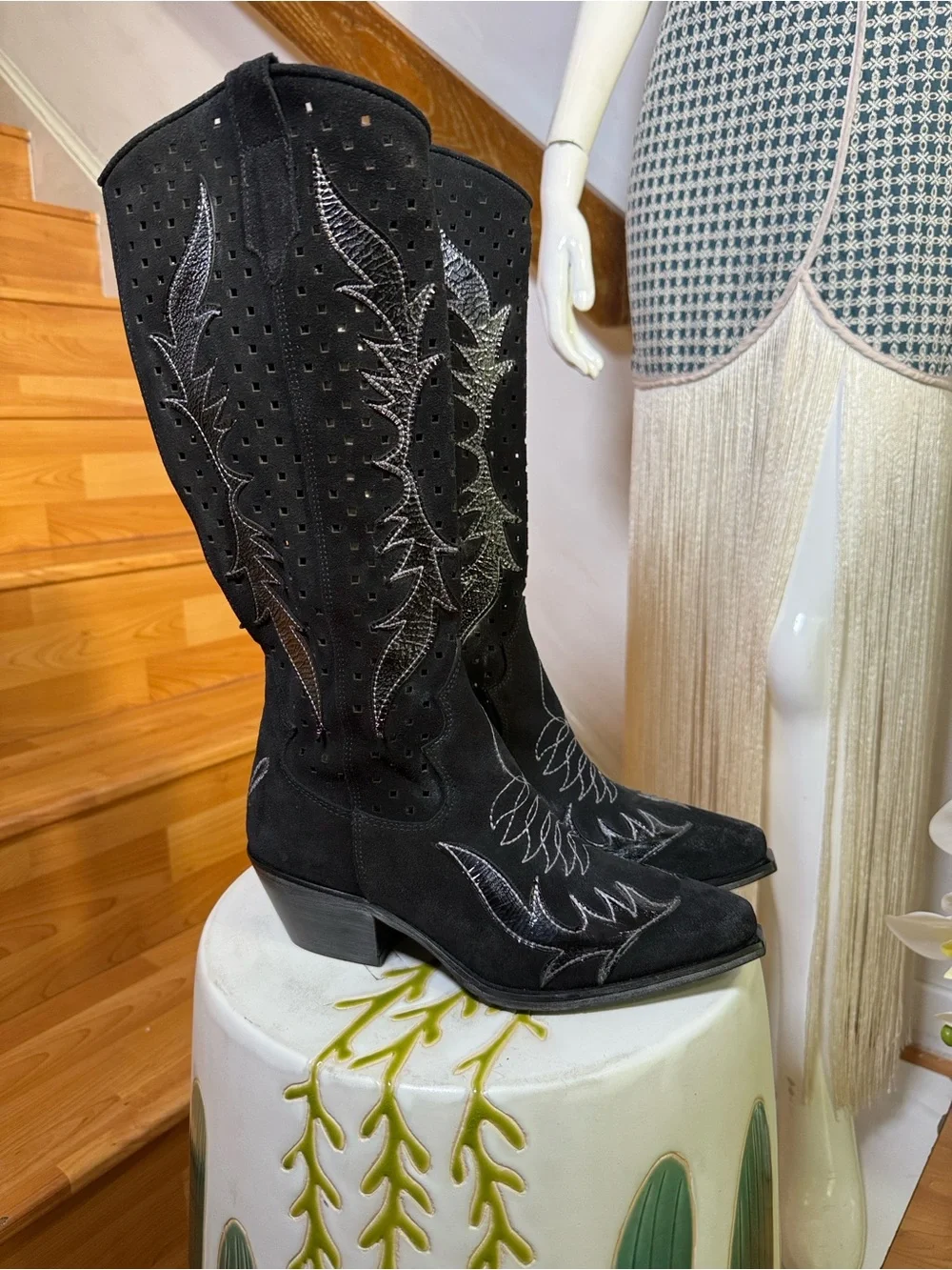 ITALIAN COWBOY Women’s Black Embroidered Western Boots